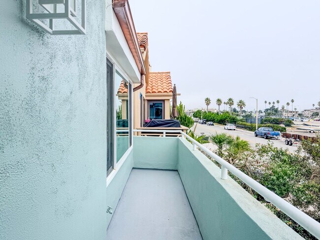 Building Photo - 3525 Sunset Ln