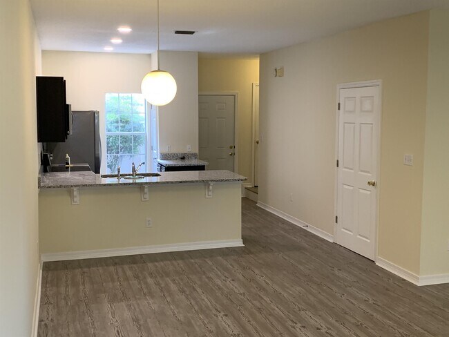 Building Photo - 2717 Bay Club Dr