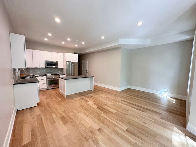 Building Photo - 930 N Wolcott Ave