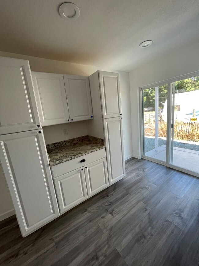 Building Photo - Brand new Apartment in Riddle