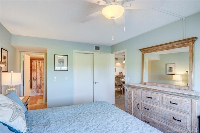 Building Photo - 40 NE Plantation Rd