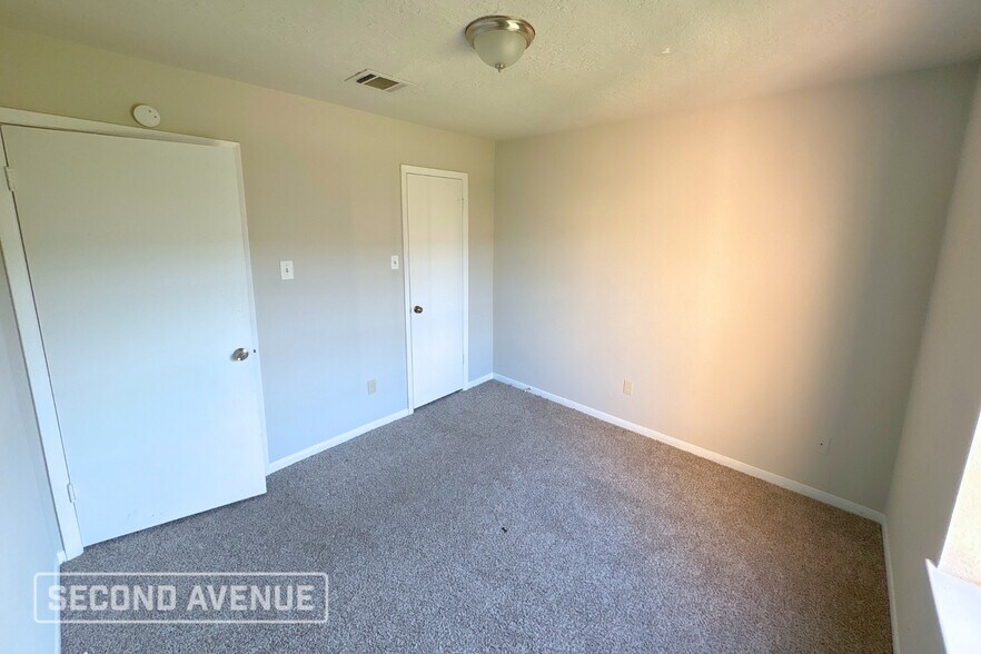 Building Photo - 3008 Beecave Dr