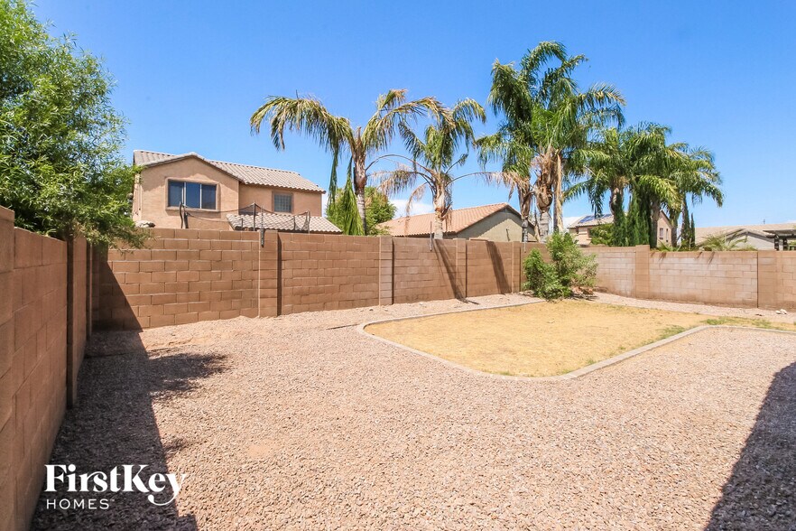 Building Photo - 4946 E Del Rio Dr