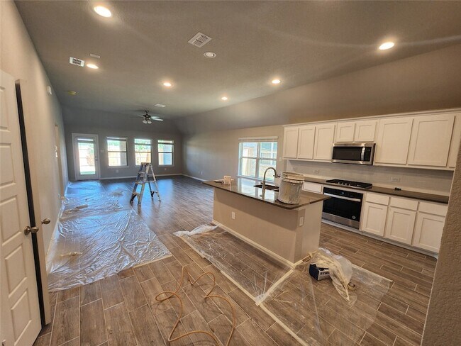 Building Photo - 355 Freestall Dr