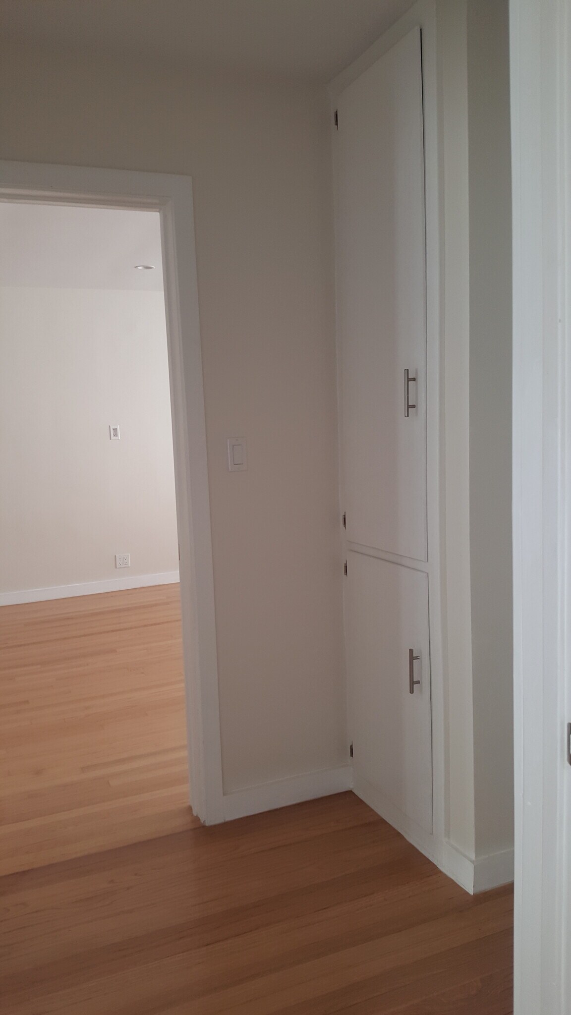 Building Photo - 1146 N Fuller Ave