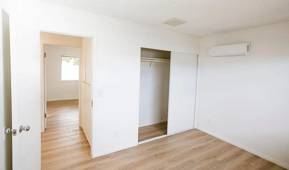 Building Photo - 6474 Linda Lee Dr