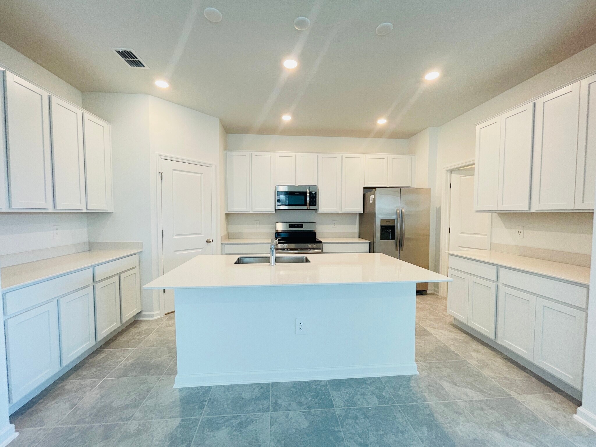 Fully Equipped kitchen - 1424 Brentwood Dr