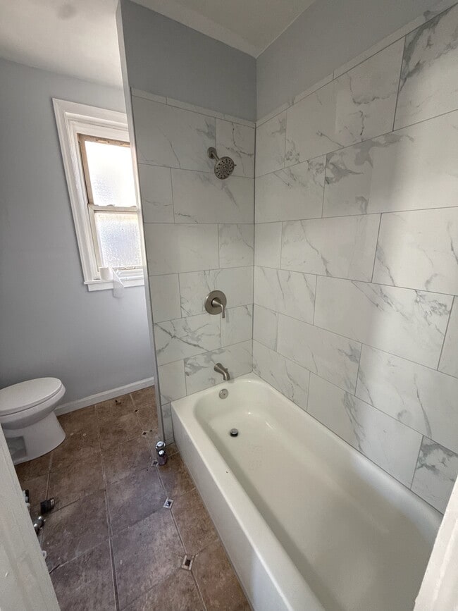 Building Photo - 1006 Spruce St