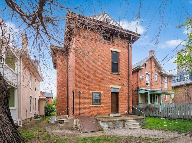 Building Photo - 41 King Ave