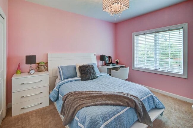 Building Photo - Incredible furnished house on Madison's West Side