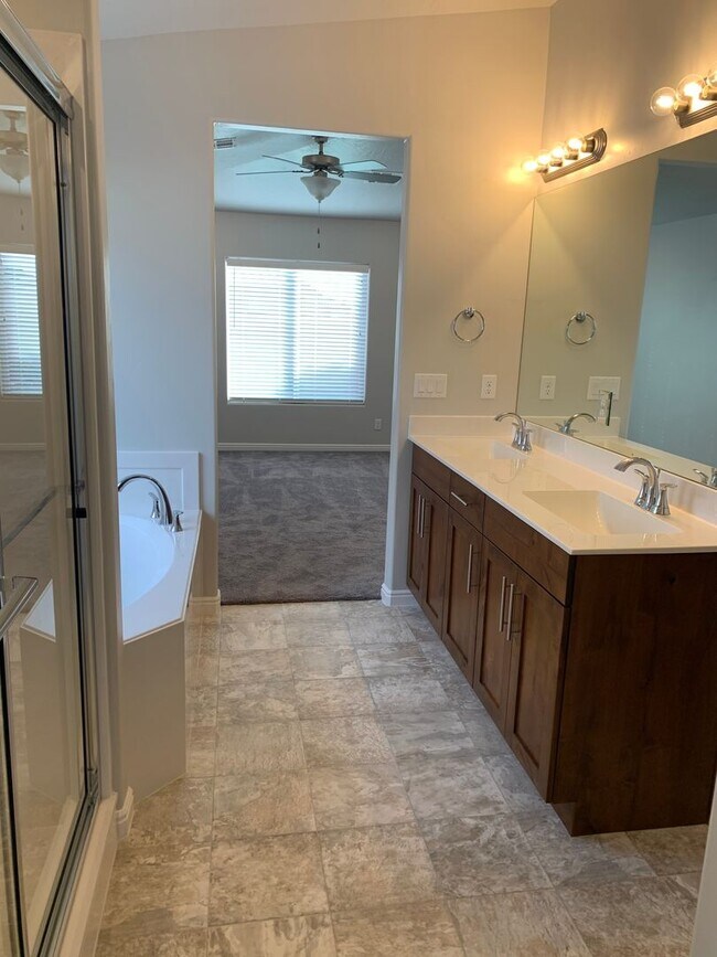 Building Photo - Beautiful 3-BR Home in Washington Fields