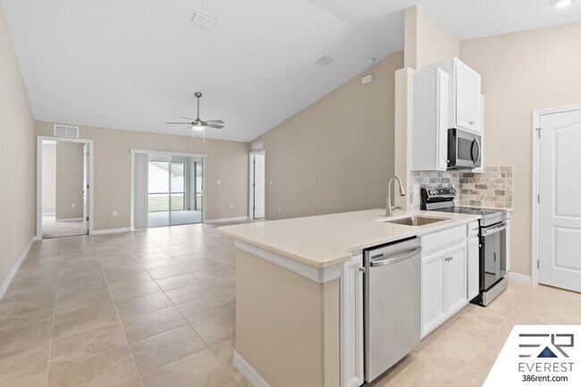 Building Photo - FULLY FENCED, LIKE NEW 4/3/2 ON A QUIET CUL-DE-SAC