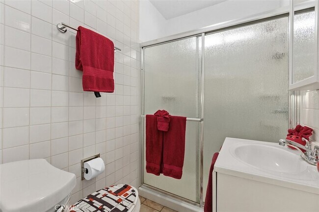 Building Photo - 1716 Cedar St