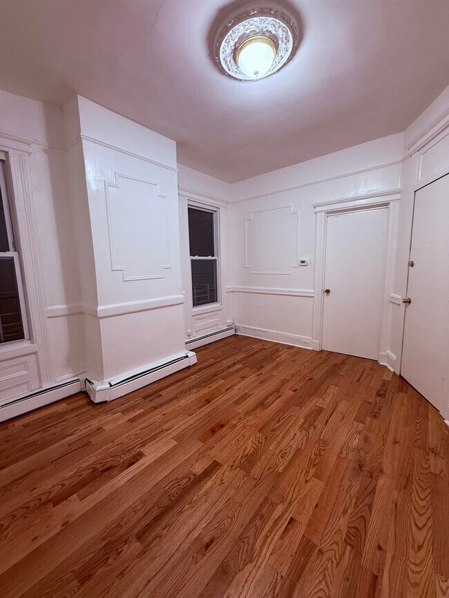 Building Photo - 110 Duncan Ave