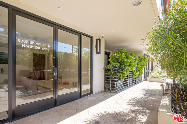 Building Photo - 8788 Shoreham Dr