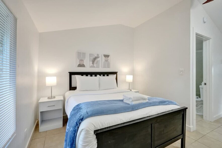 Building Photo - 1115 SW 4th St