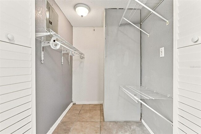 Building Photo - 6714 Nina Rosa Dr