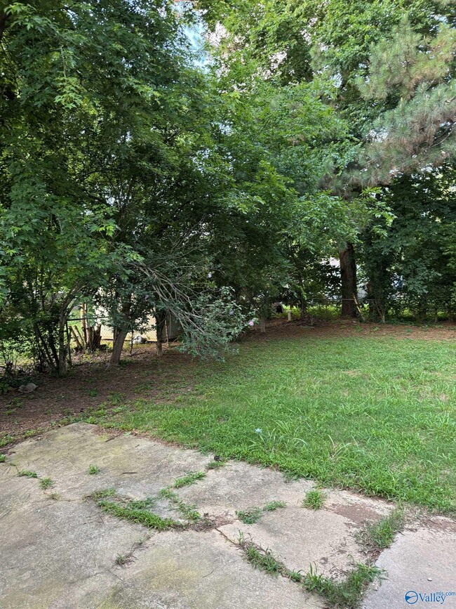 Building Photo - 902 Danmann Cir SE