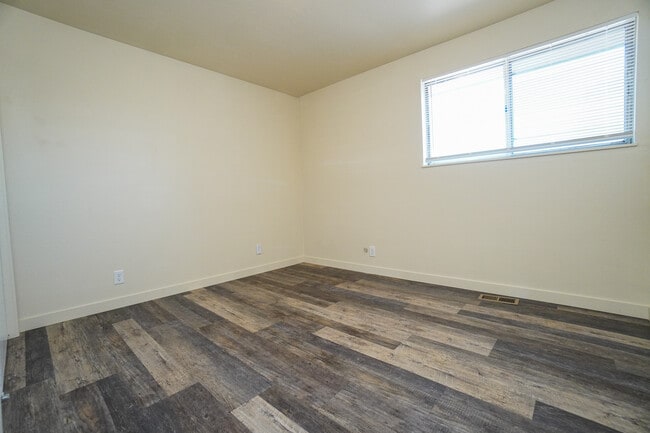 Building Photo - 1343 W Owyhee St