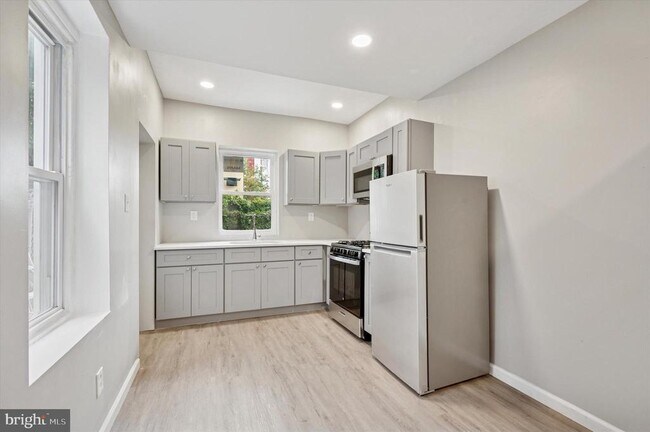 Building Photo - 1703 N Lambert St