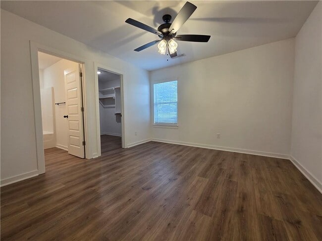 Building Photo - 987 N Crater Ave