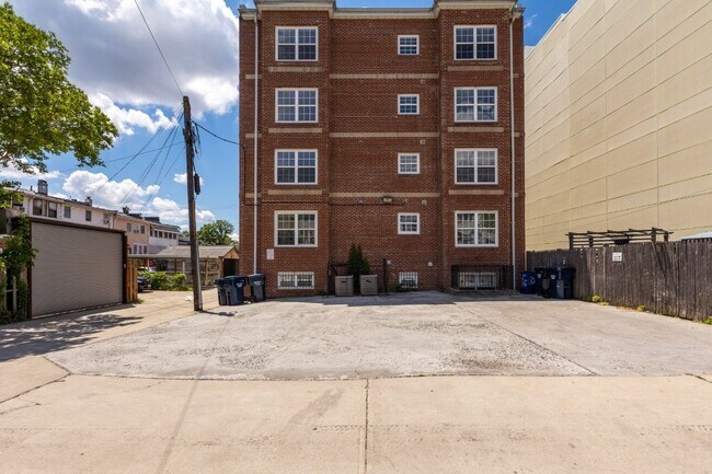 Building Photo - 911 Kennedy St NW