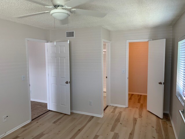 Building Photo - 2045 Hunters Glen Dr