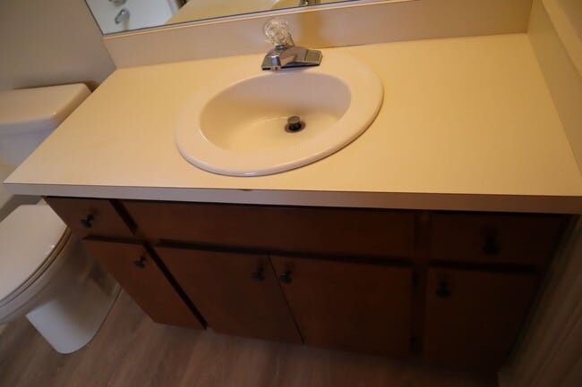 Building Photo - Livable, Lovable, & Avaiable!