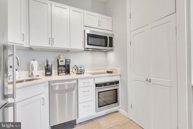 Building Photo - Sunny 1 bedroom/1 bath in Adams Morgan!