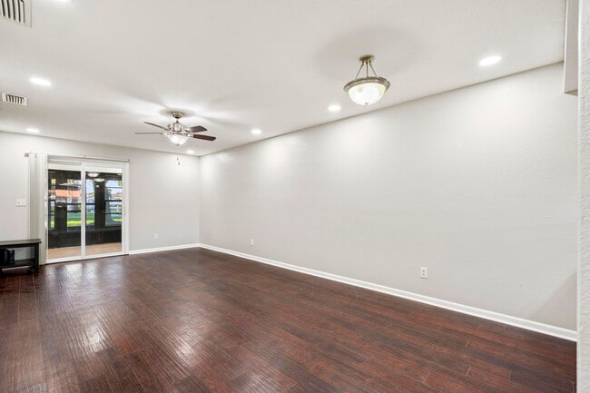 Building Photo - 7360 Ulmerton Rd