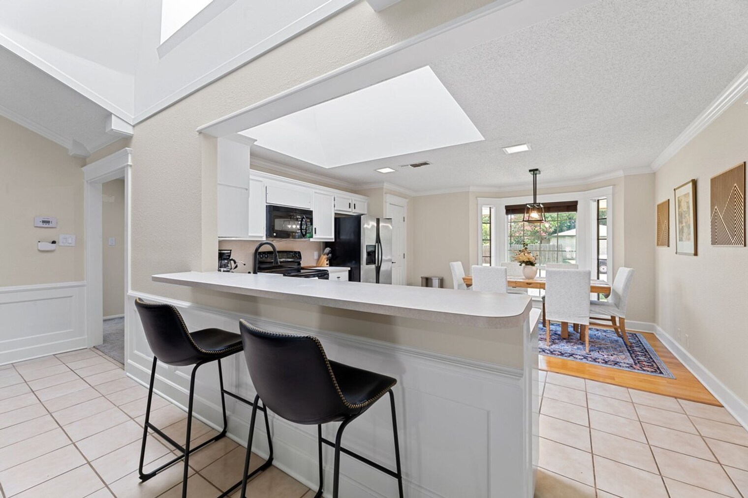 Building Photo - 908 Green Meadow Dr