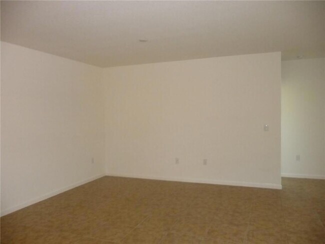 Building Photo - 1300 Lexington Square SW