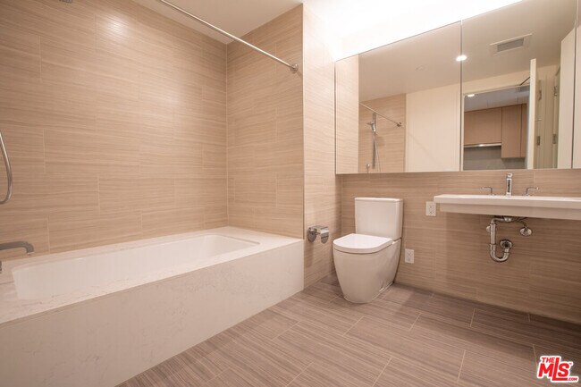 Building Photo - 877 Francisco St