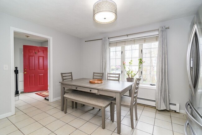 Building Photo - 10 Homeward Ln