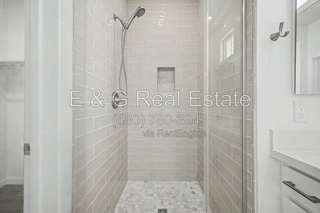 Building Photo - 2771 S Chippewa Dr