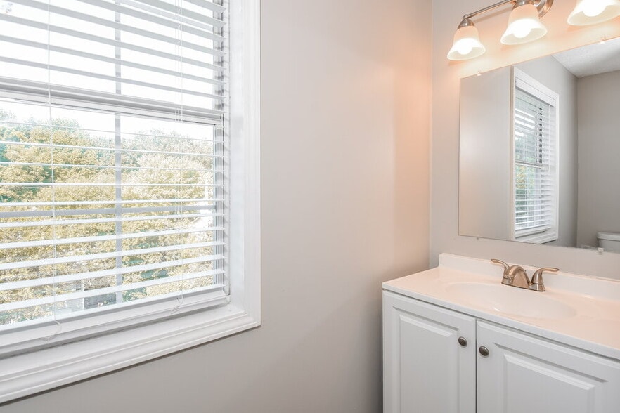 Building Photo - 3756 Cherokee Overlook Dr