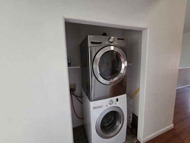 Building Photo - 2 bed / 2 Bath Townhouse in Mesa!