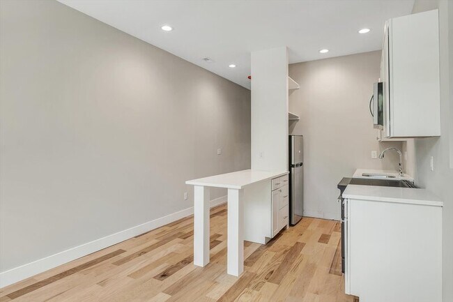 Building Photo - 3320 Michigan Ave