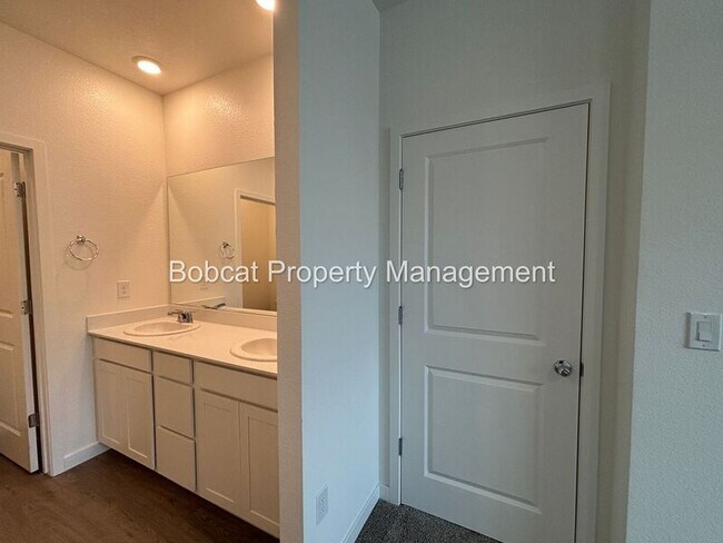 Building Photo - 839 Centerville St