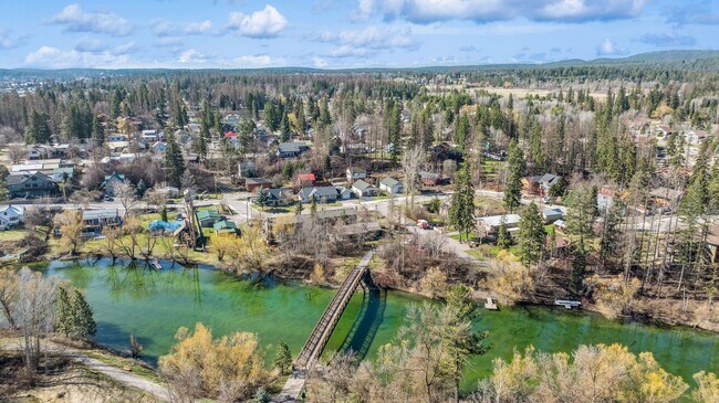 Building Photo - Cute Whitefish Home close to the Footbridge