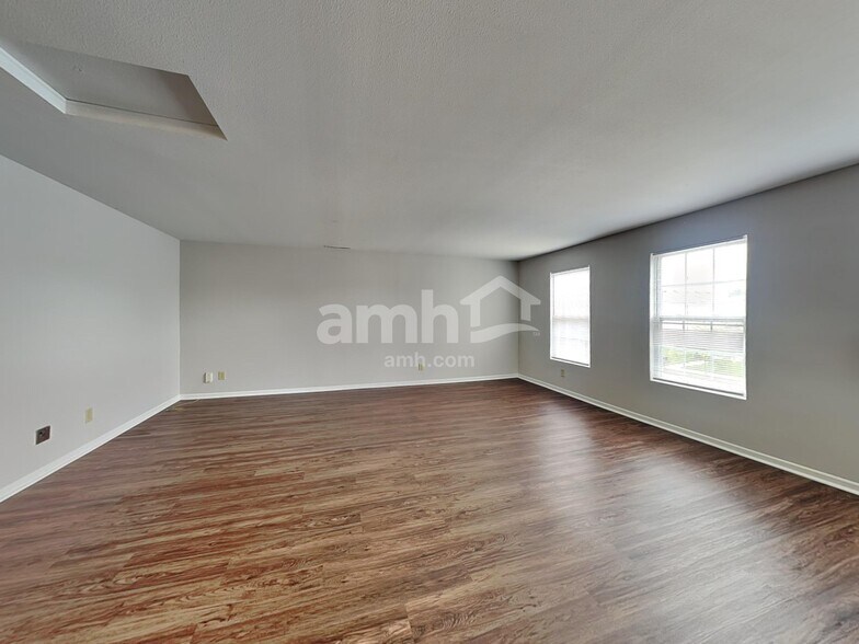 Building Photo - 2373 Blackthorn Dr