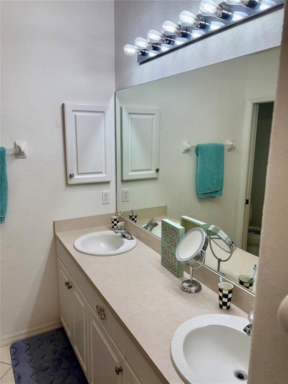 Building Photo - 703 Casa Del Lago Way