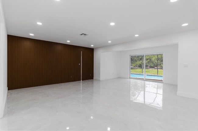 Building Photo - 3699 Liberty Square