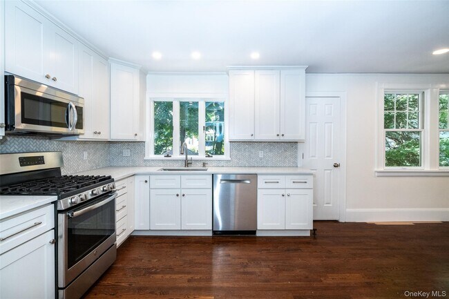 Building Photo - 162 Rockingstone Ave