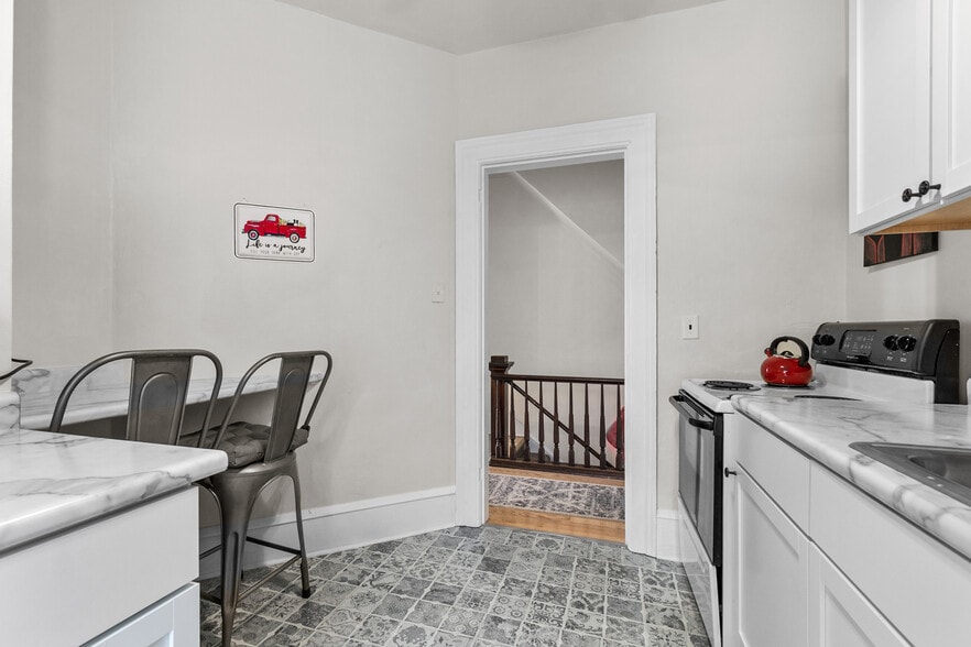 Building Photo - 601 S Walnut St