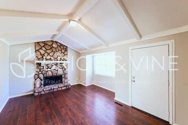 Building Photo - 3155 Sleepy Hollow Dr