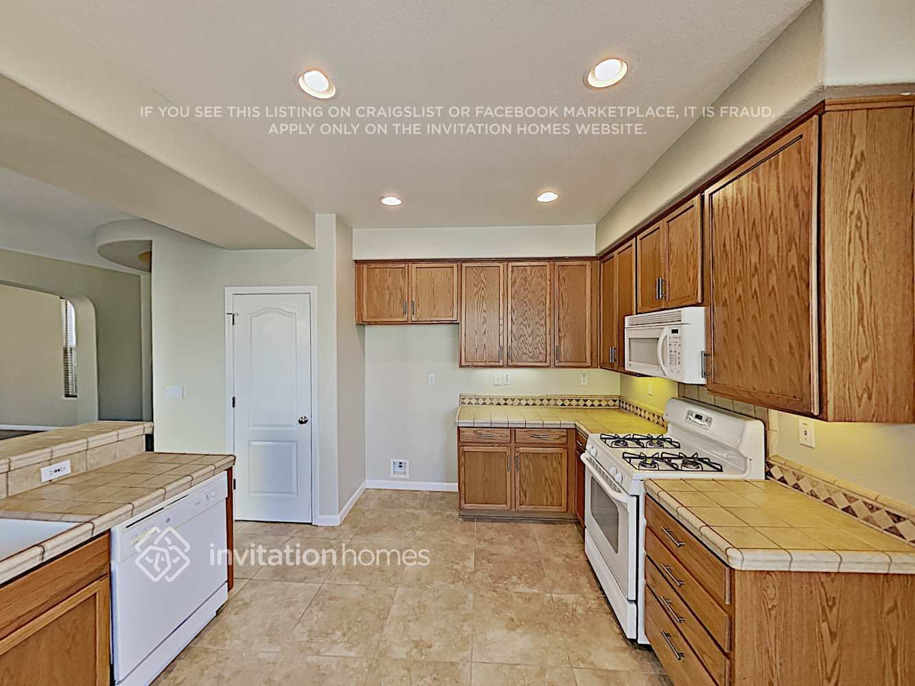 Building Photo - 2405 White Dr