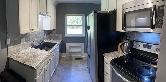 Building Photo - 2525 Miller Park Cir