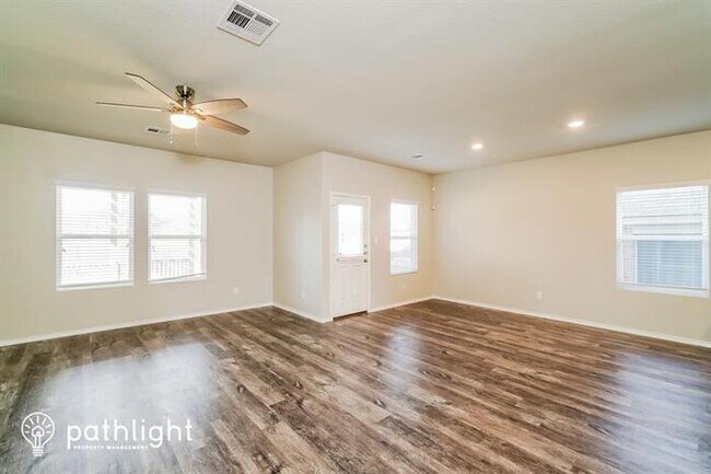 Building Photo - 5133 Blue Ivy, Bulverde, TX, 78163