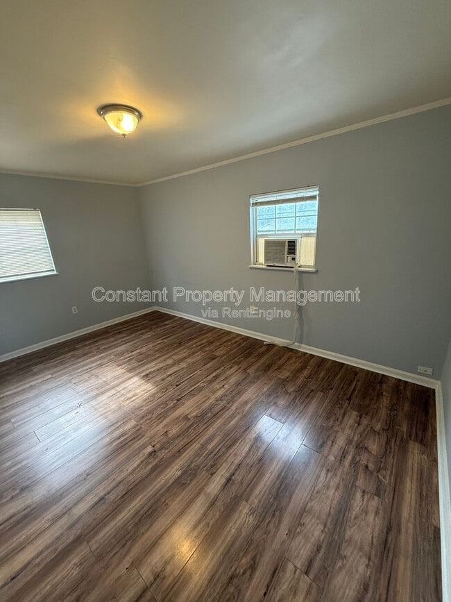 Building Photo - 1110 Dewey St